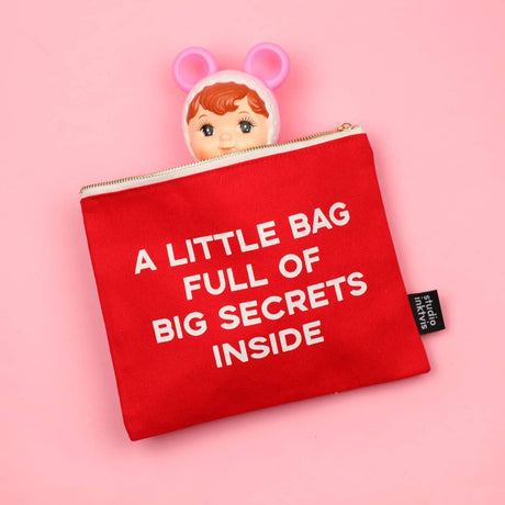 Etui A little bag full of big secrets inside rood-Studio Inktvis-Studio Inktvis