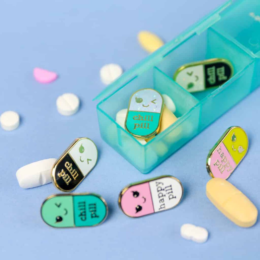 Pin Chill pill mint glitter-Studio Inktvis-Studio Inktvis