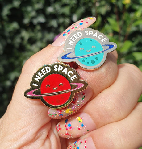 Pin I need space quote planeet rood-Studio Inktvis-Studio Inktvis